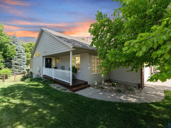 1712 S Campbell Trl, Sioux Falls, SD 57106