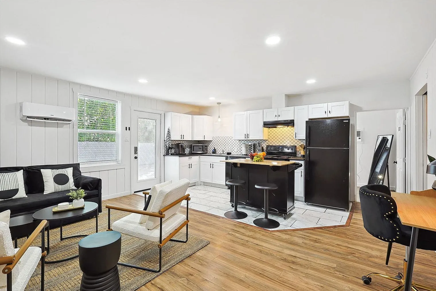 1 bed, 1.0 bath, 592 sqft, $3,241 — Photo 4