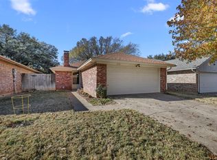 1715 Red Bud Ln, Euless, TX 76039