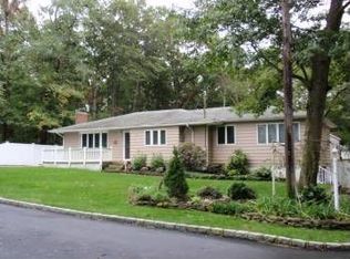 8 Marion Ct, Sound Beach, NY 11789