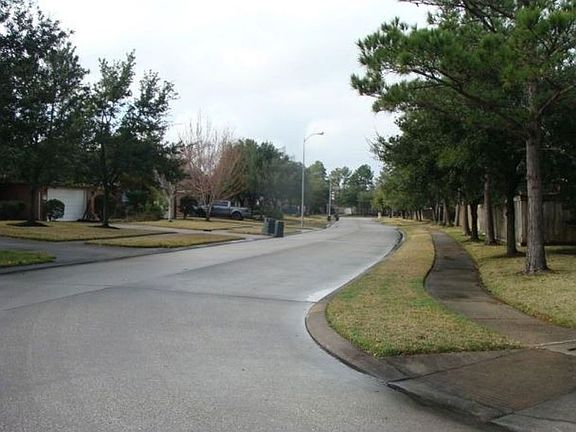 Exterior Neighborhood (street photo)
