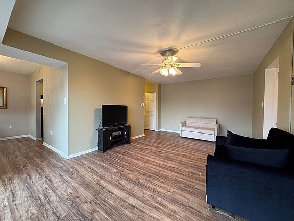 4th image of 9718 Kingsbridge Dr APT 104