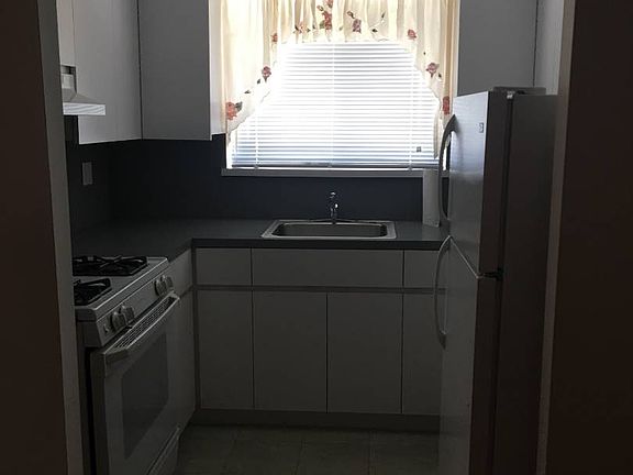 2nd image of 3673 E Tremont Ave Fl 3rd