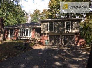 5910 W 67th St, Mission, KS 66202