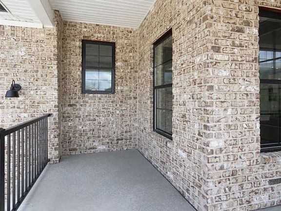 5th image of 738 Amanda Ct