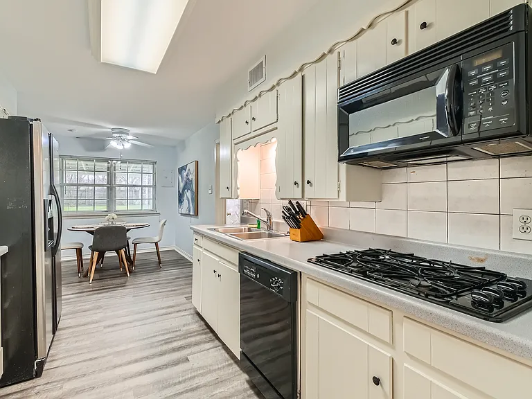 108 W Lilly Ln — Photo 11