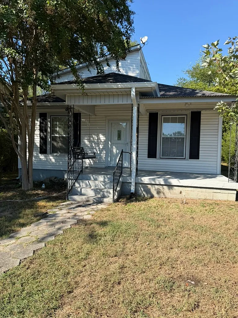 2 bed, 1100 sqft, $2,400 — Photo 3