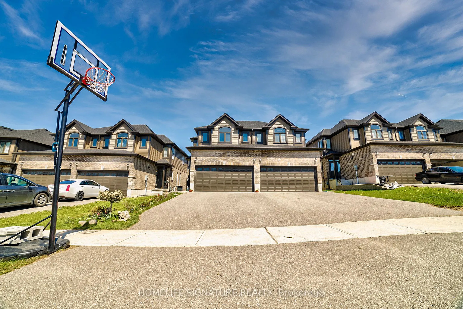 111 Links Cres N photo 1