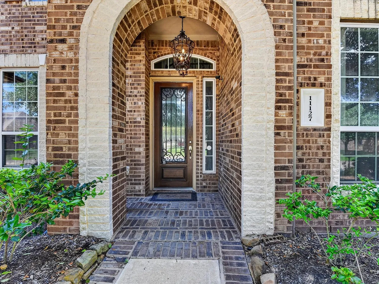 5 bed, 4.5 bath, 4221 sqft, $4,200 — Photo 3