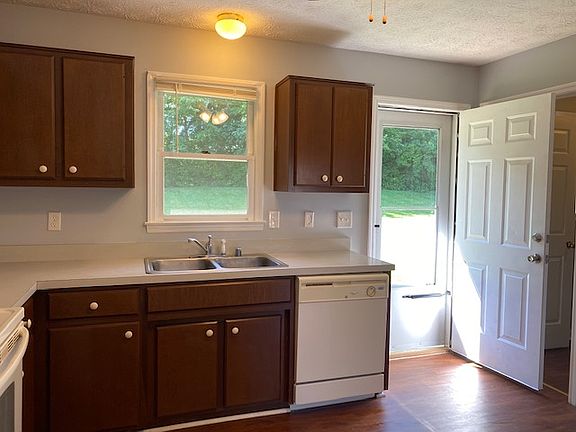 5th image of 1032 Scarlett Ln