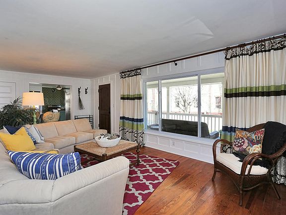 3rd image of 134 Franklin Ave