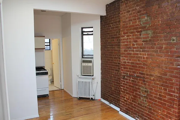 Rented by Chartwell Manhattan Realty | media 10