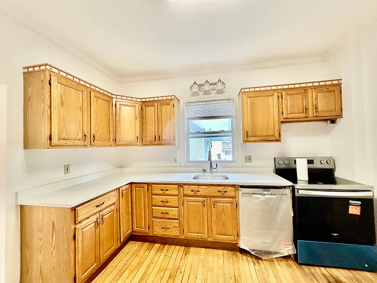 Updated Kitchen- New Stainless appliances