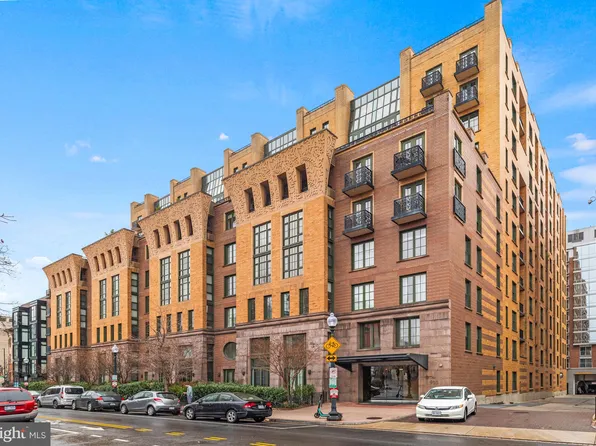 910 M St NW APT 702, Washington, DC 20001