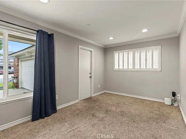 1096 Canyon View Dr — Photo 35