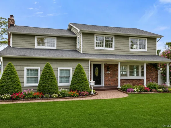 154 Sunset Drive, Sayville, NY 11782