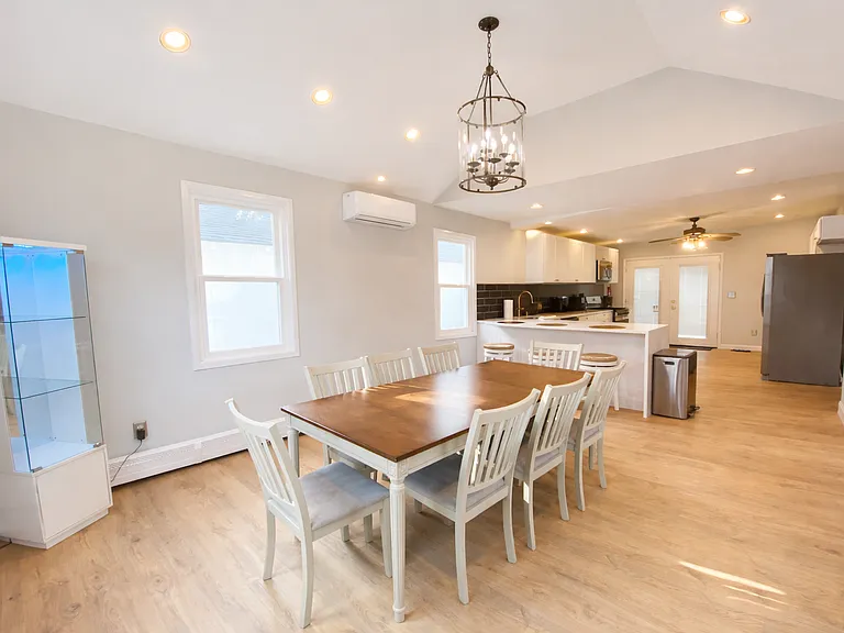 Hennessey St — Photo 13