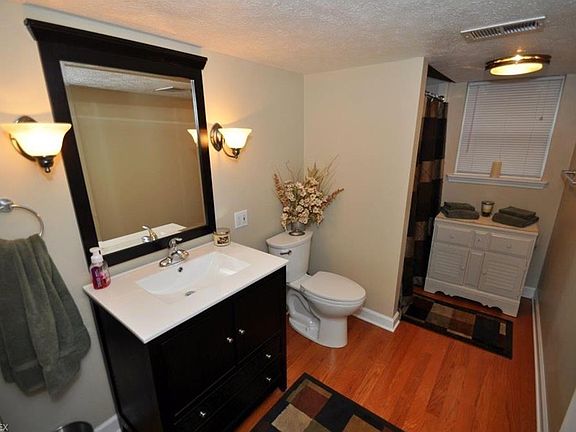 4th image of 120 Frostwood Dr