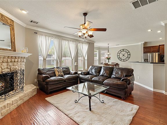 4th image of 2114 Speidel Dr