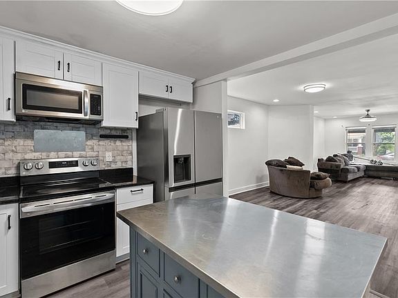 3rd image of 3105 Elm Ave