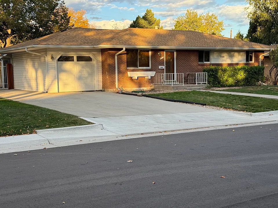 S Kit Carson Dr