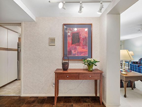 4th image of 3439 Benjamin Ave APT 122