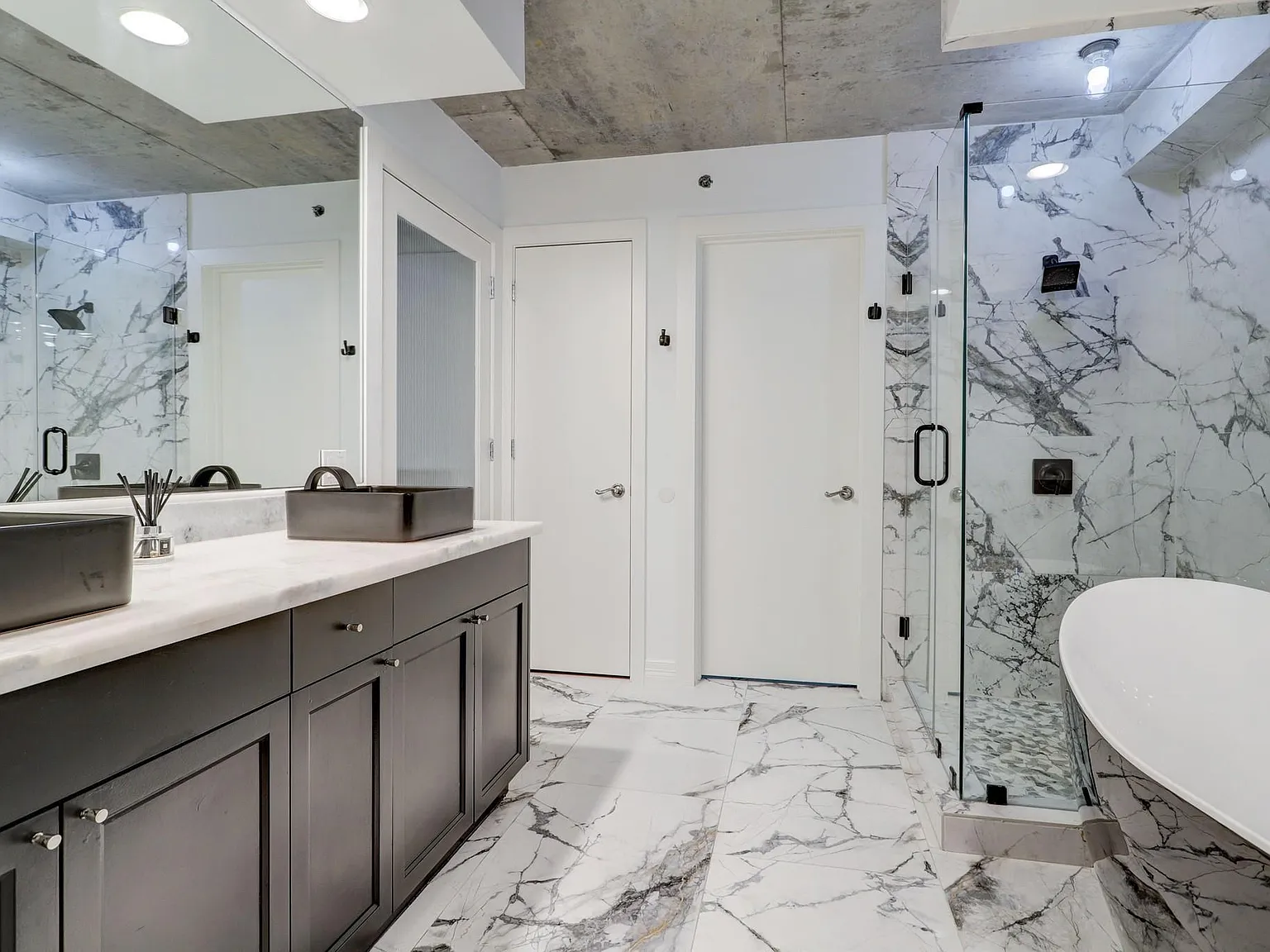 1 bed, 1.5 bath, 1358 sqft, $2,600 — Photo 3