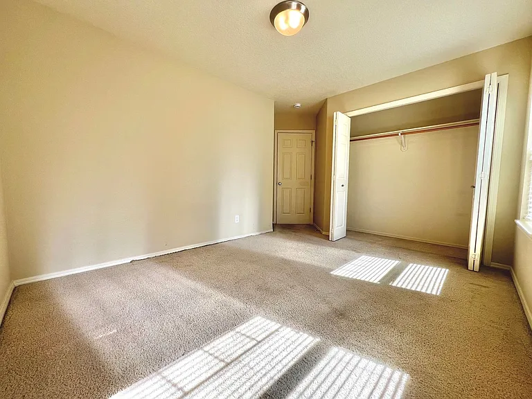 1048 SE Tamora Ave — Photo 14