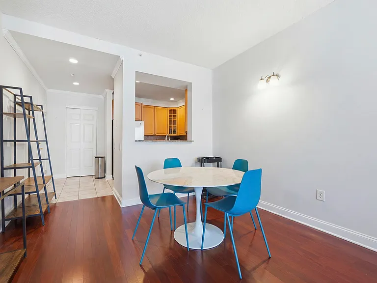311 Washington St #9C — Photo 8
