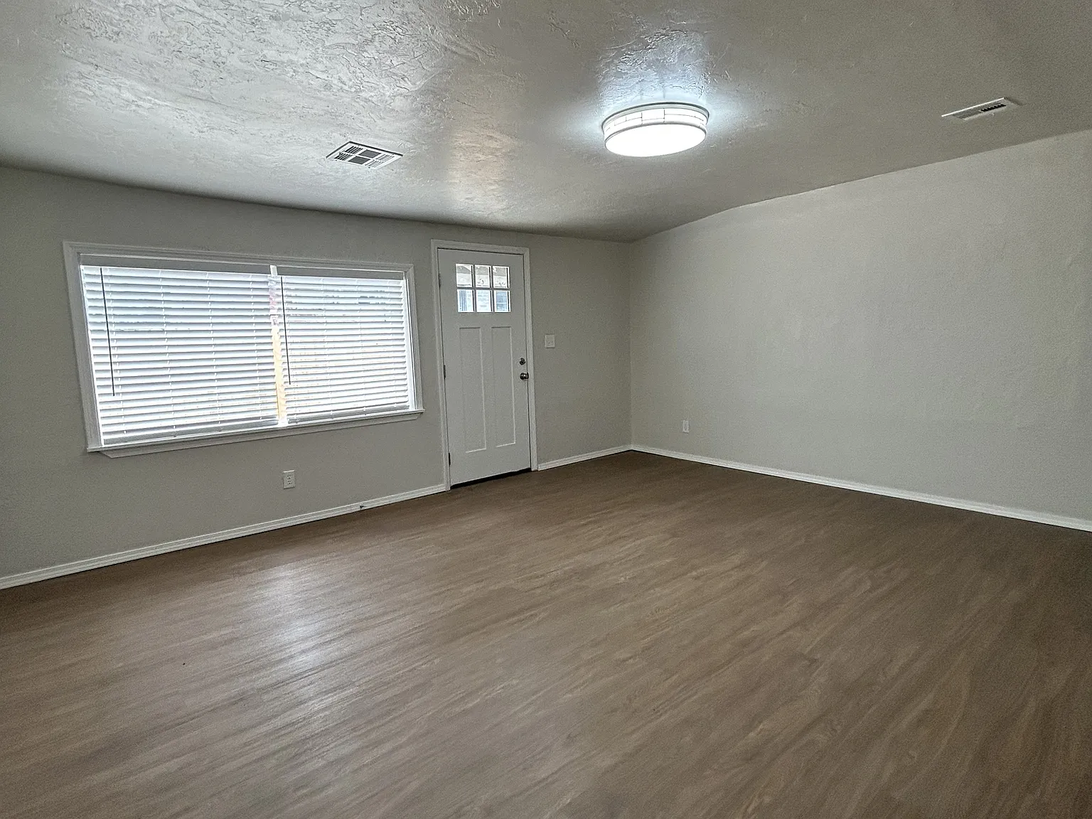 711 1/2 West Hill Street - 1 — Photo 3