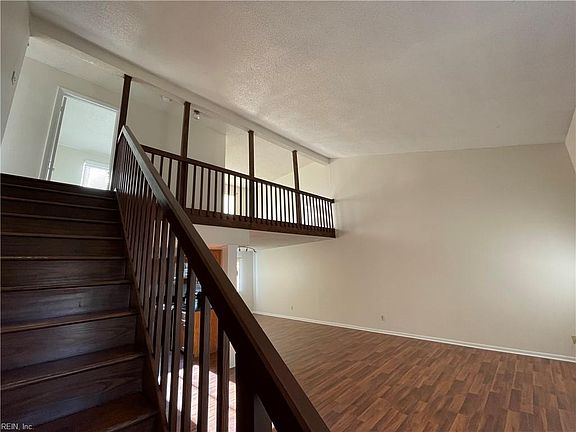 5th image of 753 Deer Lake Dr