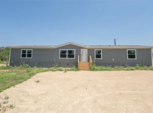 1121 Callihan Rd, Luling, TX 78648