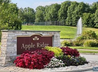 99 Fisher Rd, Mahwah, NJ 07430