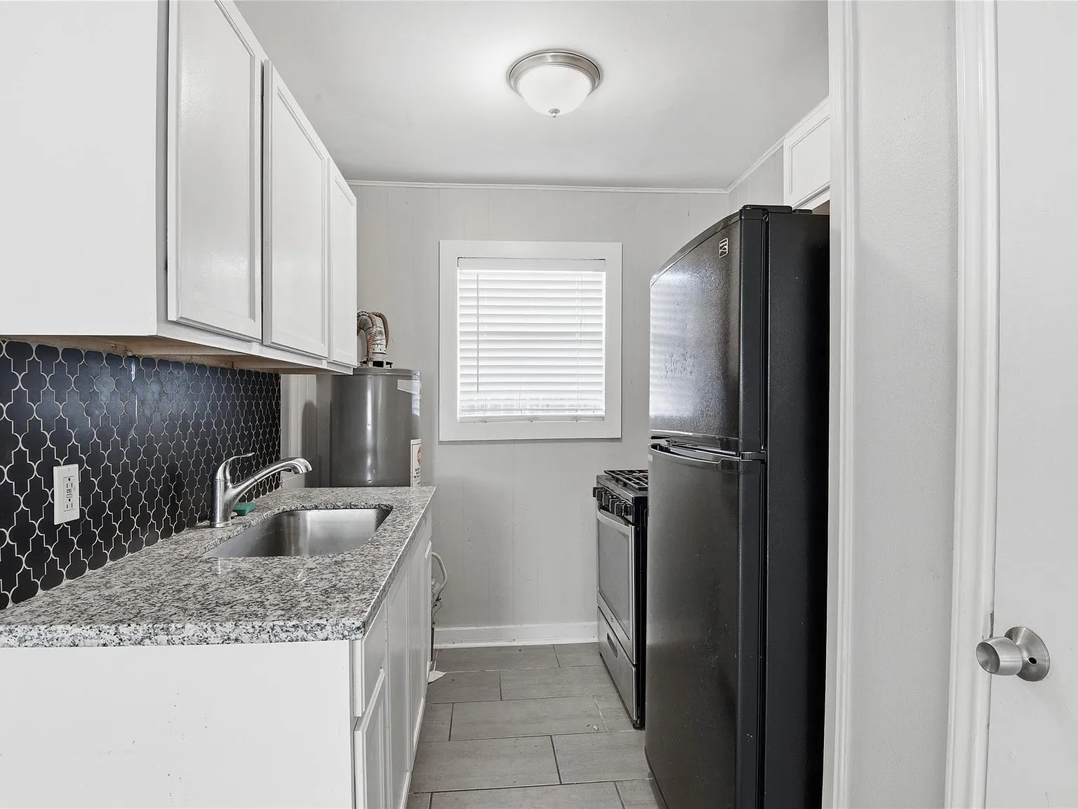 2 bed, 1.0 bath, 1222 sqft, $850 — Photo 3