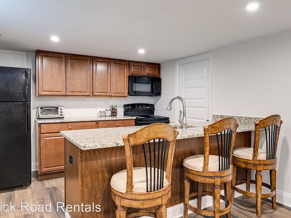 1st image of 405 N Davis Ave #10251189
