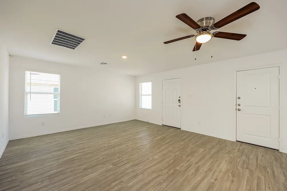 3 bed, 2.0 bath, 1440 sqft, $1,660 — Photo 4