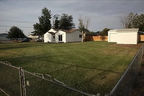 3 bed, 1349 sqft, $2,750 — Photo 2
