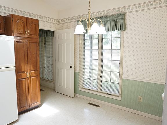 5th image of 6118 Lansdown Ct