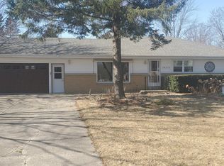 10313 N Sunnycrest Dr, Mequon, WI 53092