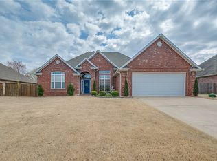 300 Sundown Dr, Farmington, AR 72730