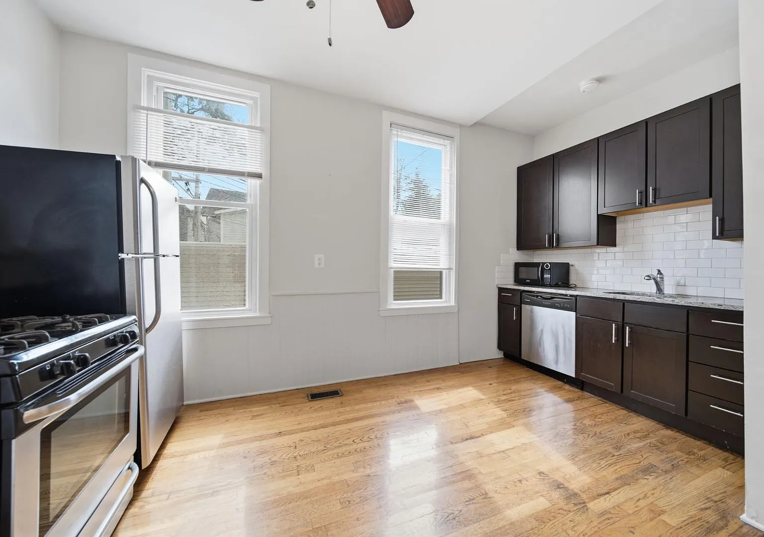 2735 N Magnolia Ave — Photo 1