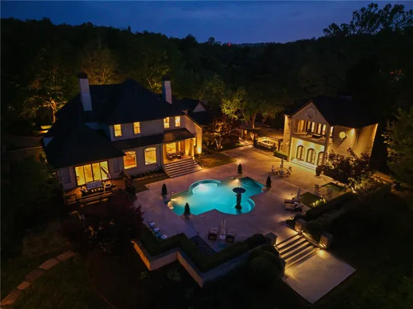 3122 E Township St, Fayetteville, AR 72703