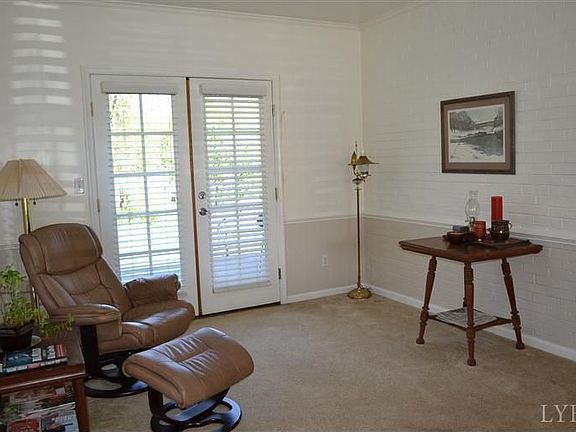 3rd image of 111 Woodberry Ln