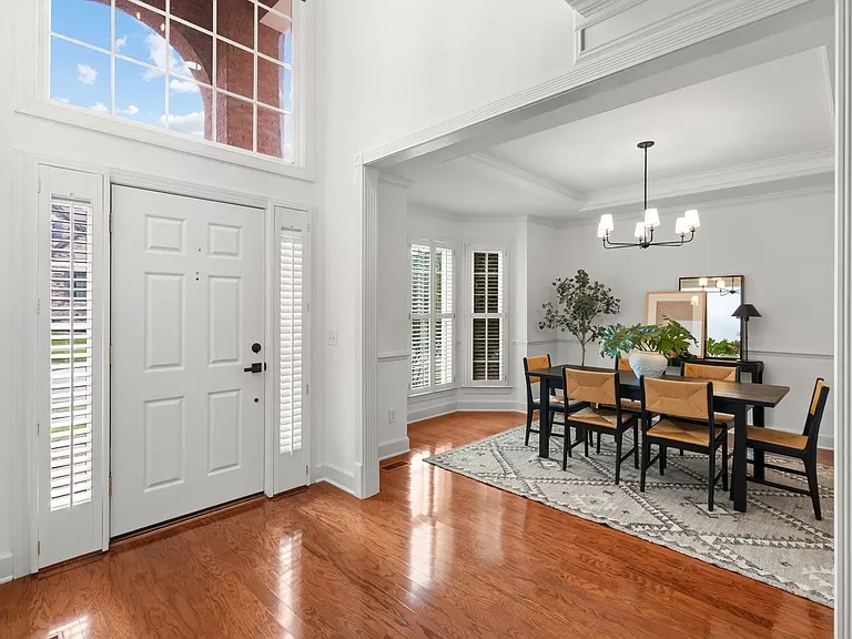 401 Beauchamp Cir — Photo 5