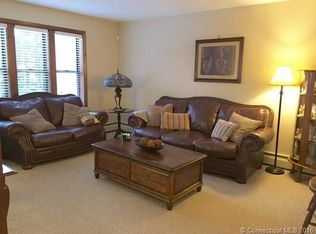 89 Barn Finch Cir, Naugatuck, CT 06770