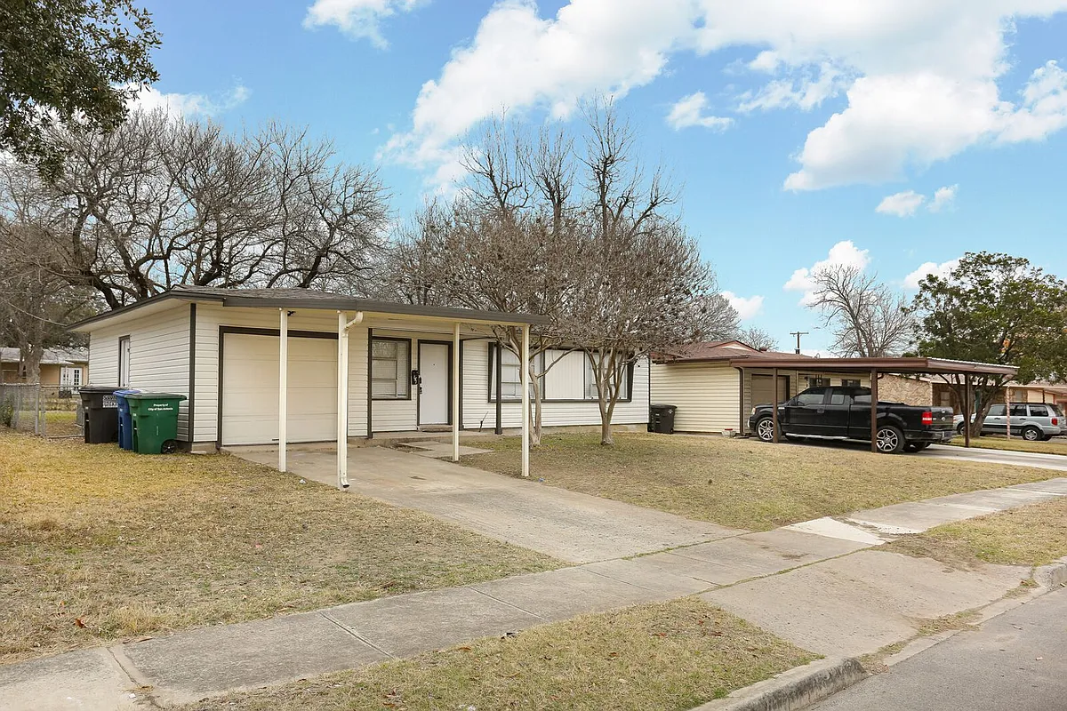 Building Photo - 151 Pilgrim Dr
