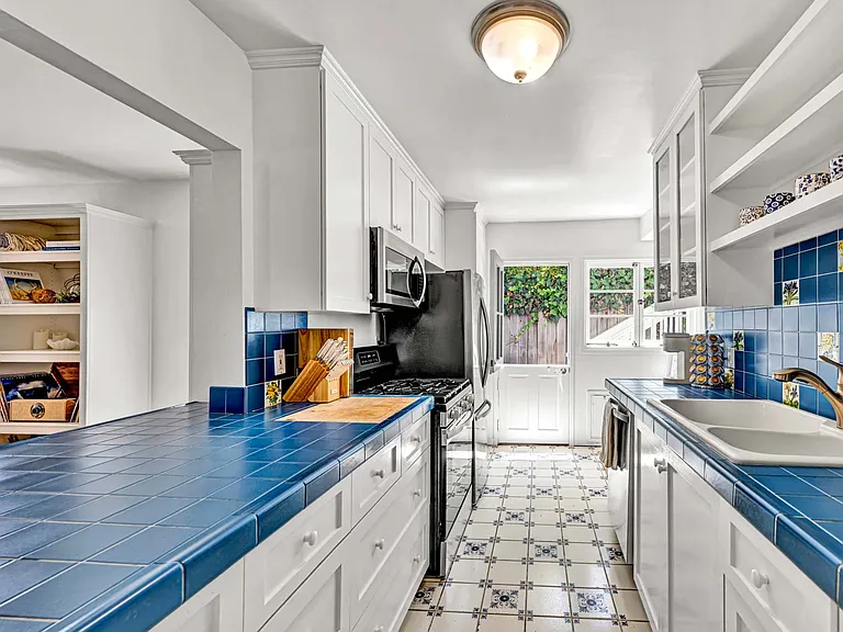 924 Park Ave — Photo 15