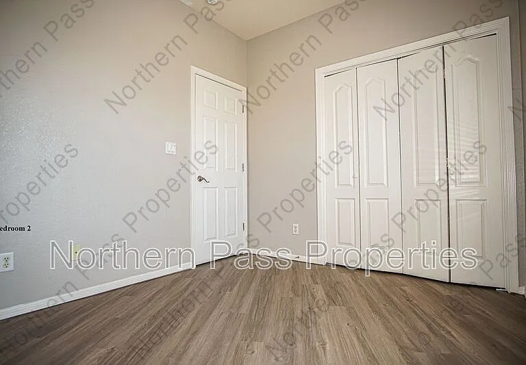 528 Green Village Ct #B — Photo 22