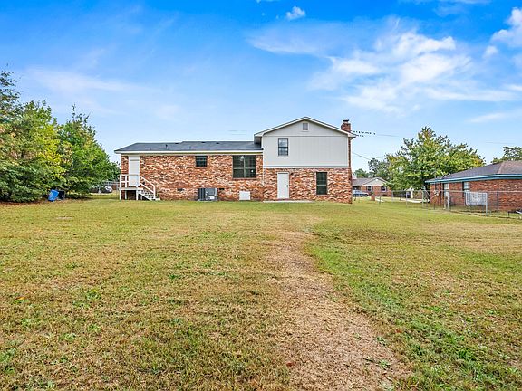 3rd image of 3709 Kingsgate Dr