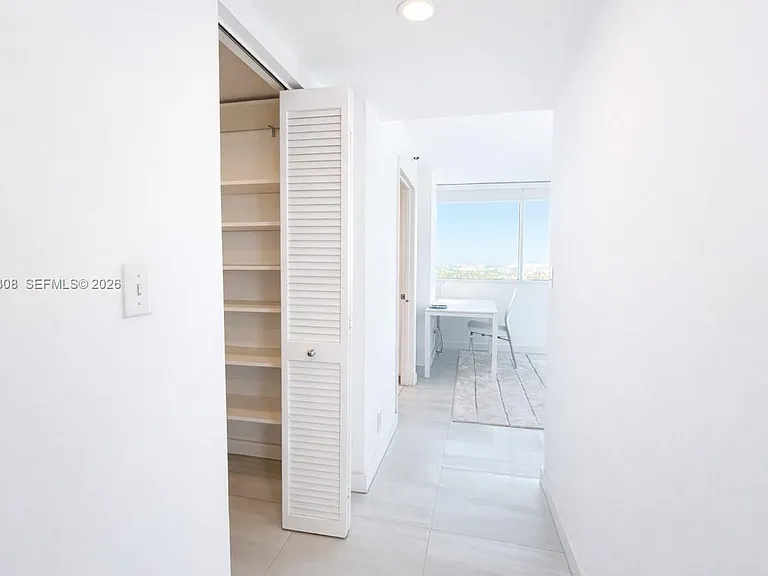 3411 Indian Creek Dr #LPH1401 — Photo 24